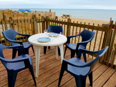 P1253 decked patio area - 600, 449
