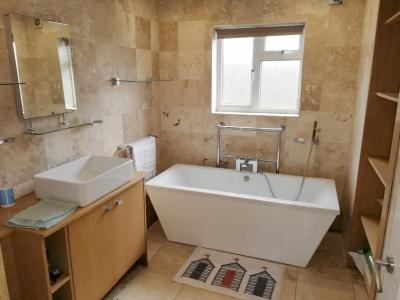 P2158 Bathroom 2 - 1599, 1200